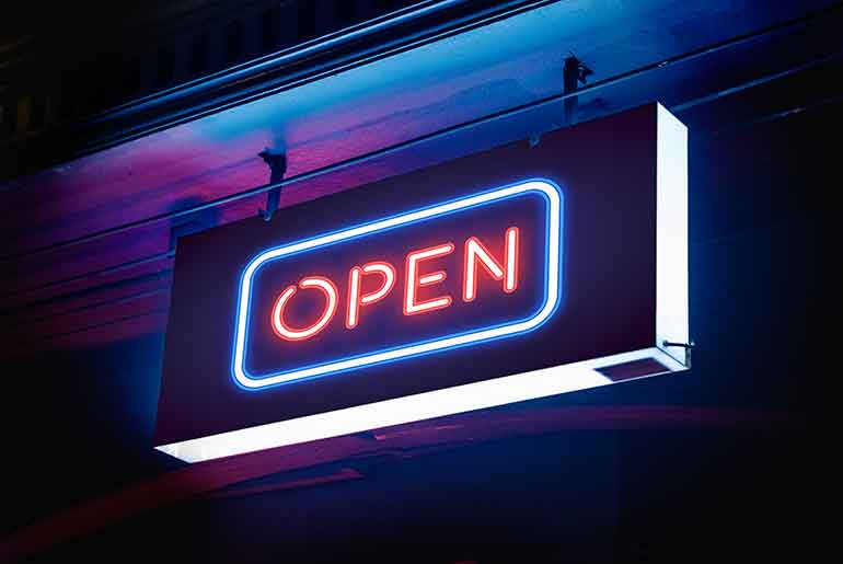 Why Custom Neon Signage Makes Sense For Businesses